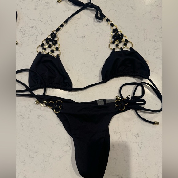 Beach Bunny Ireland Bikini Top and bottoms xs both - Picture 1 of 5